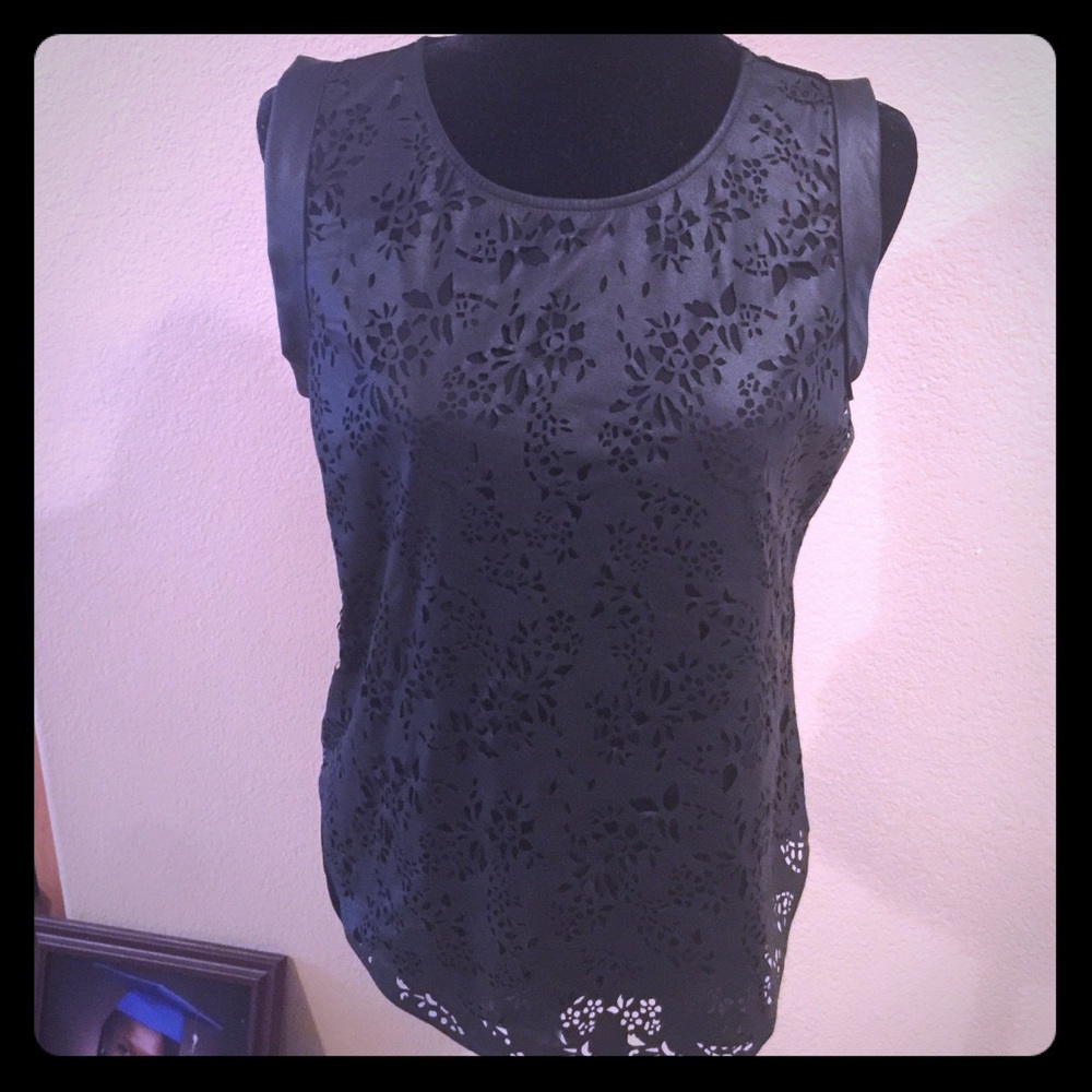 Sleeveless shirt by Dani.