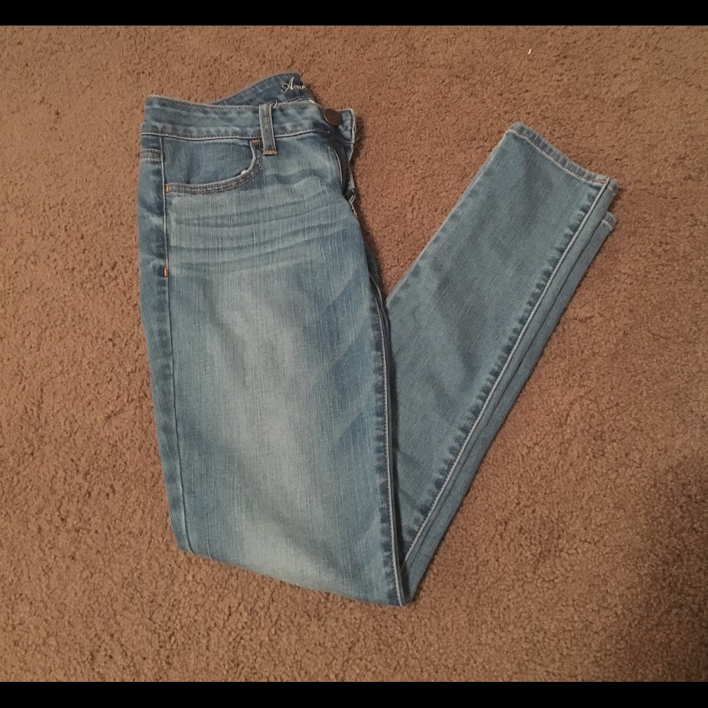 lightwash american eagle jeggings