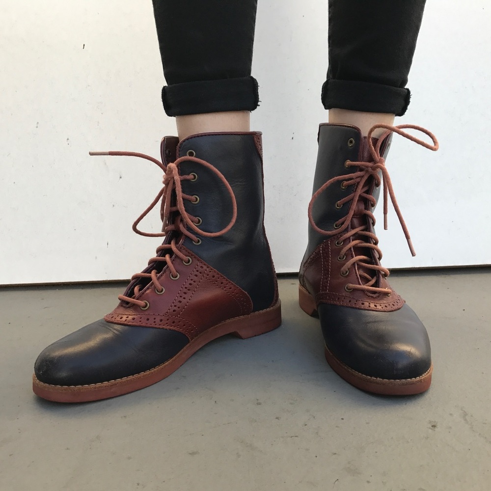 Bass "Nikki" Boots in Marine/Burgundy
