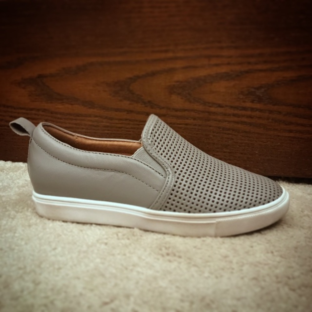 Caslon Sneaker Gray Leather