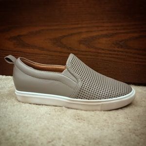 Caslon Sneaker Gray Leather