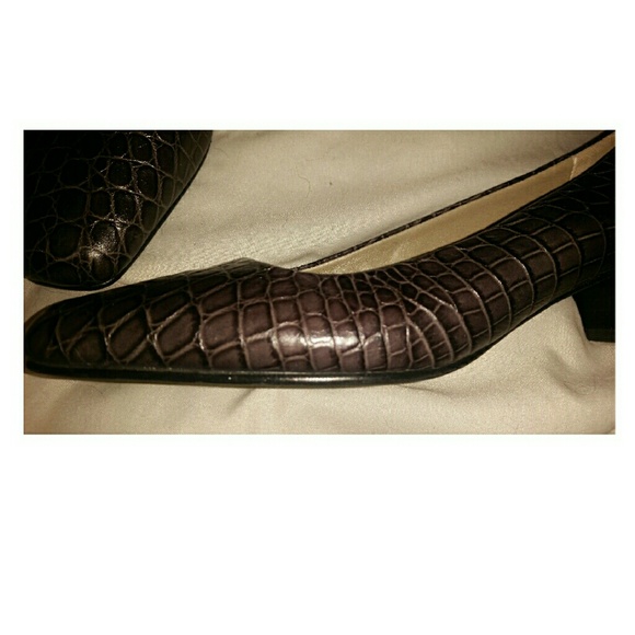 Talbots Dark Gray and Black Croco Print Heels - Picture 2 of 3