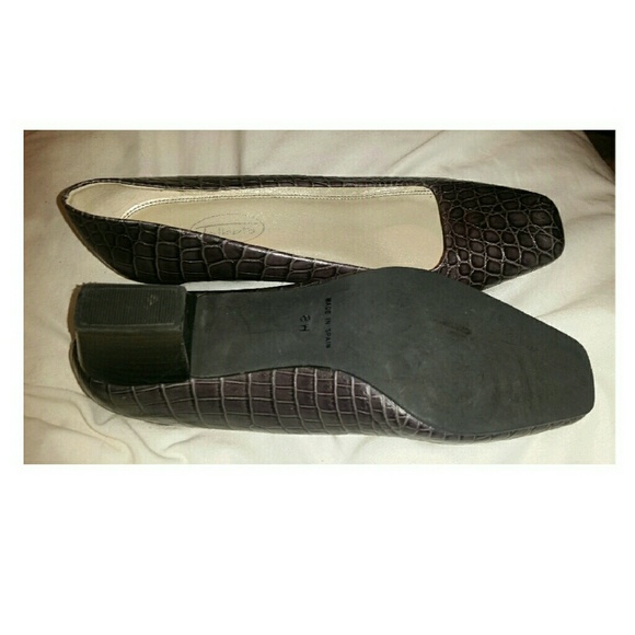 Talbots Dark Gray and Black Croco Print Heels - Picture 3 of 3