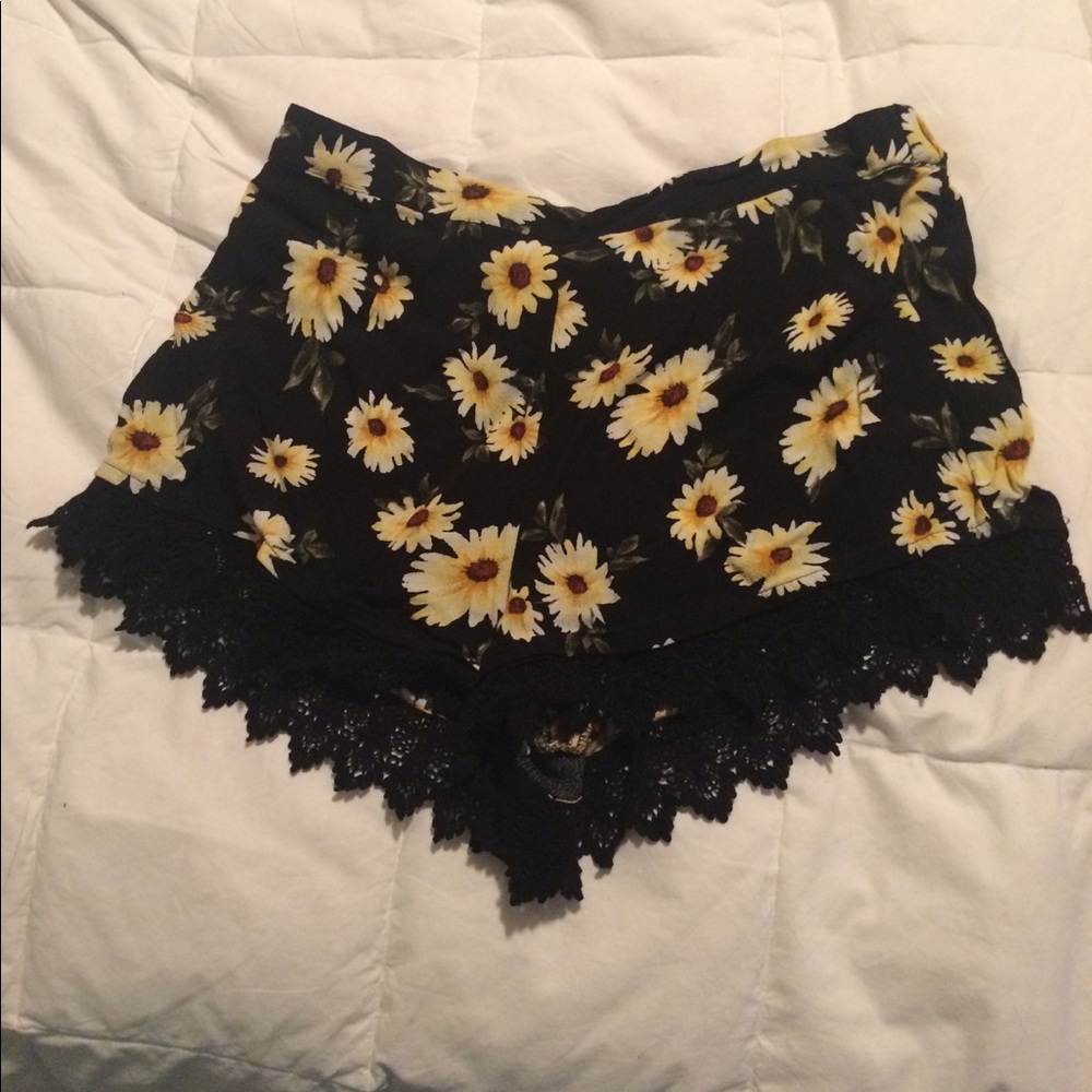 Daisy shorts