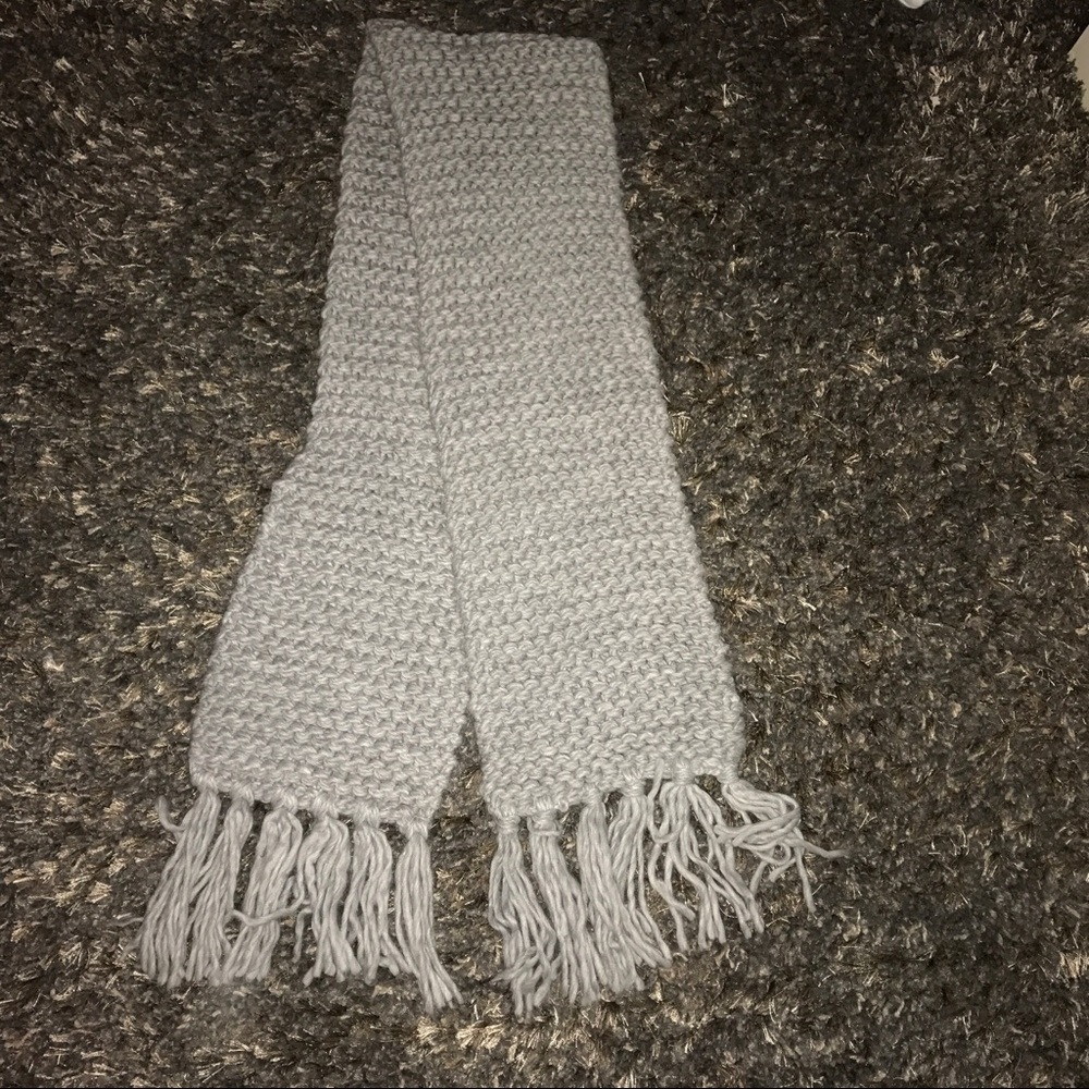Knitted scarf