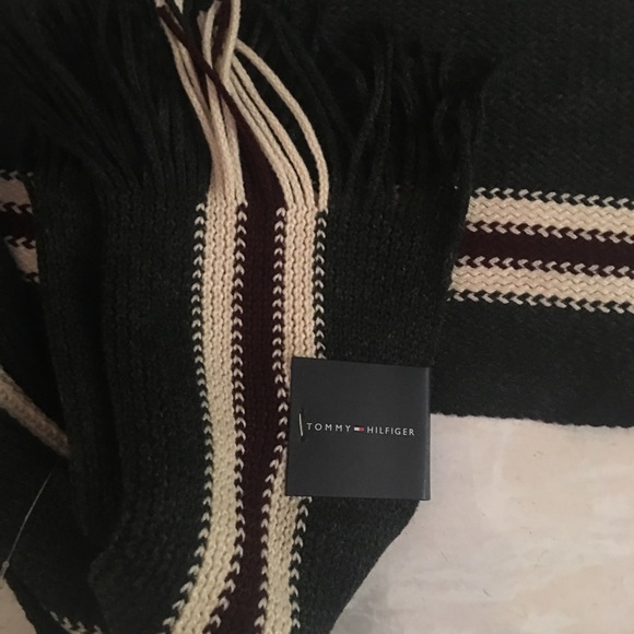 🆕NWT- Tommy Hilfiger Scarf 🔥🔥 - Picture 3 of 4