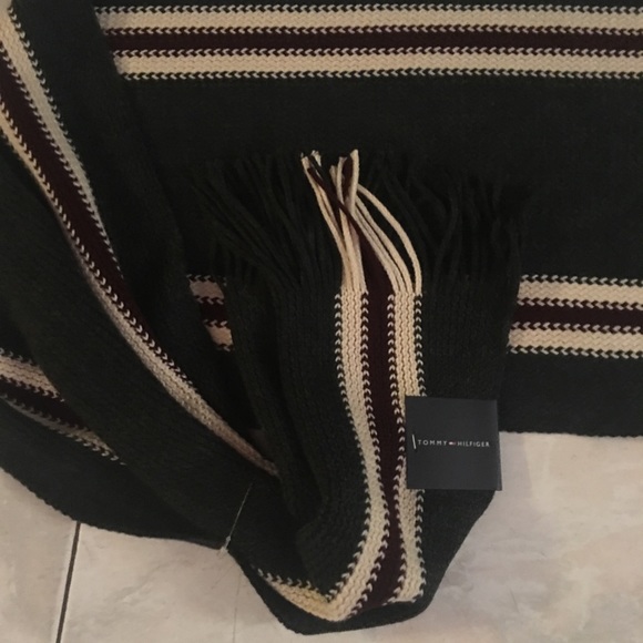 🆕NWT- Tommy Hilfiger Scarf 🔥🔥 - Picture 4 of 4