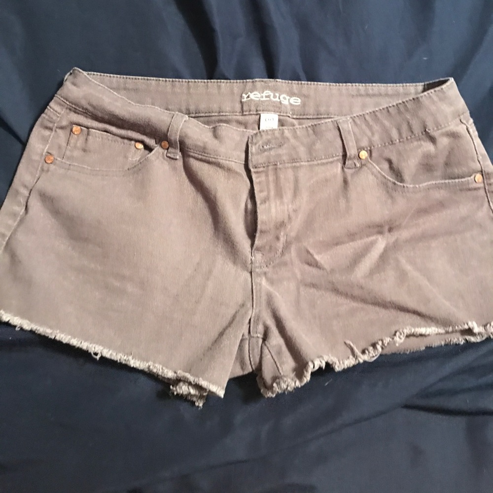 Refuge shorts. Brown. Size 14.