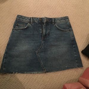 New denim skirt. Urban outfits. Xs