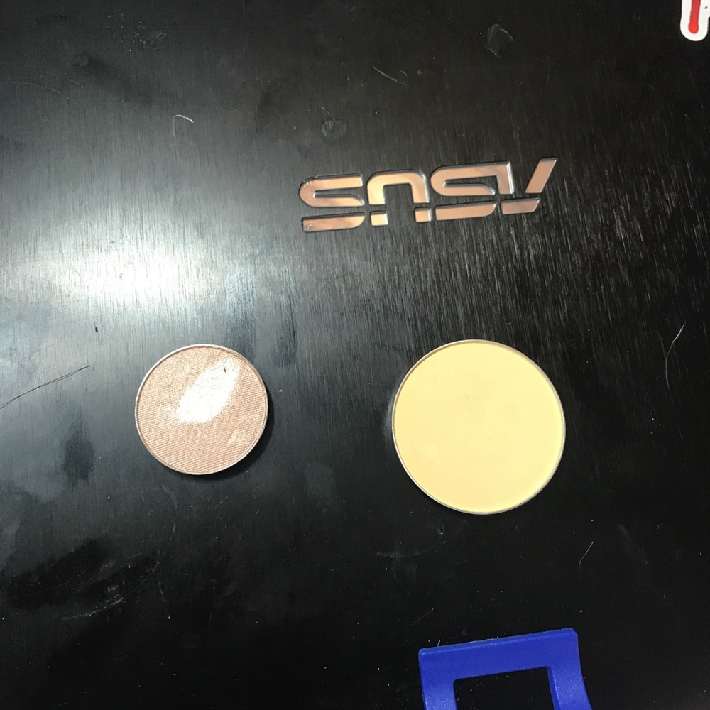 Eyeshadow single