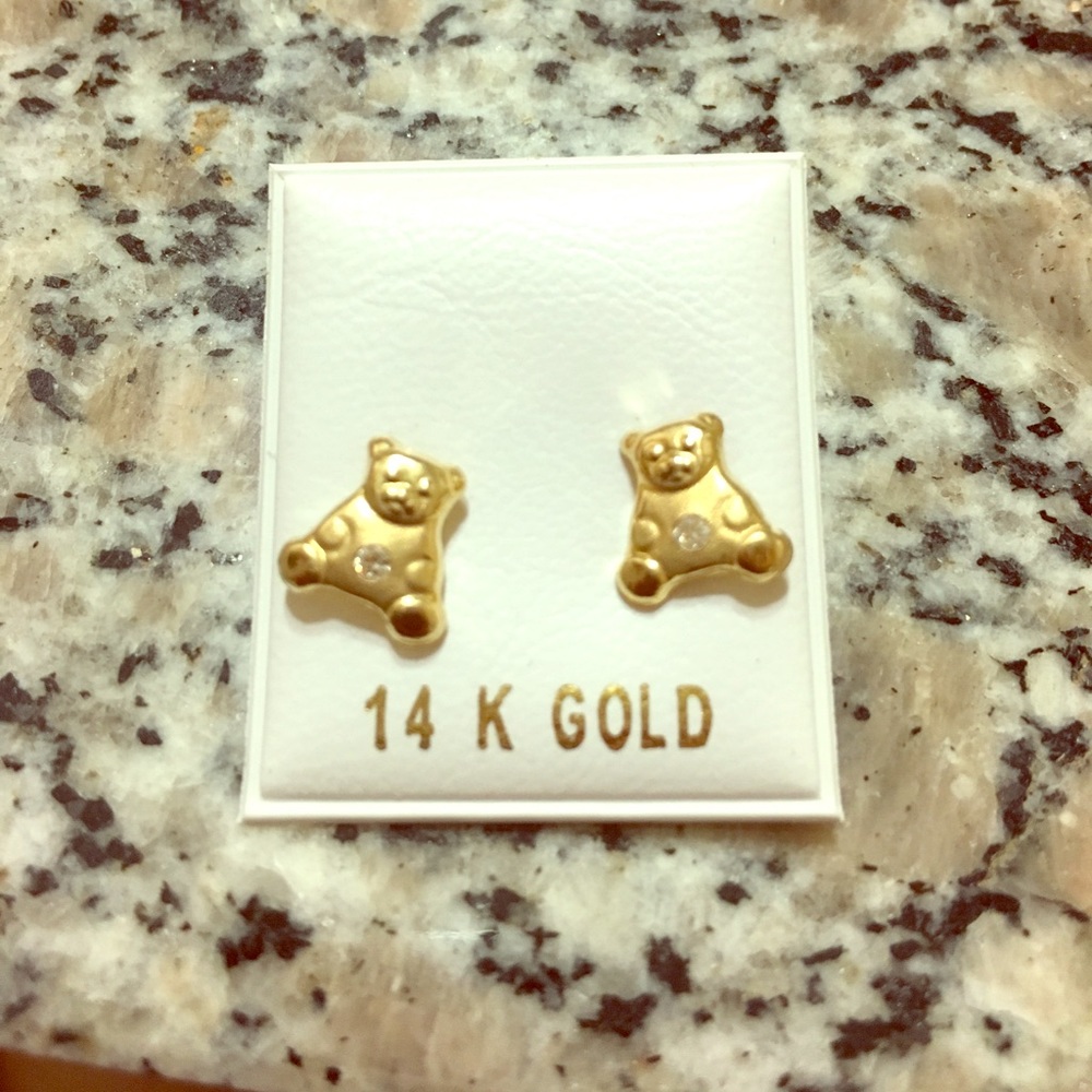 Teddy bear stud earrings!! ✨✨
