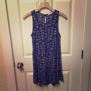 Lush Navy/Cream Keyhole Back Shift Dress