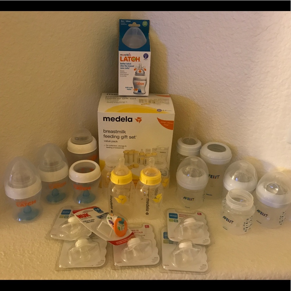 Bottles and pacifiers/ breastfeeding set