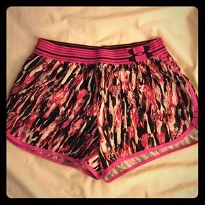UNDER ARMOUR PINK BLACK RUNNING TRACK SHORTS XS