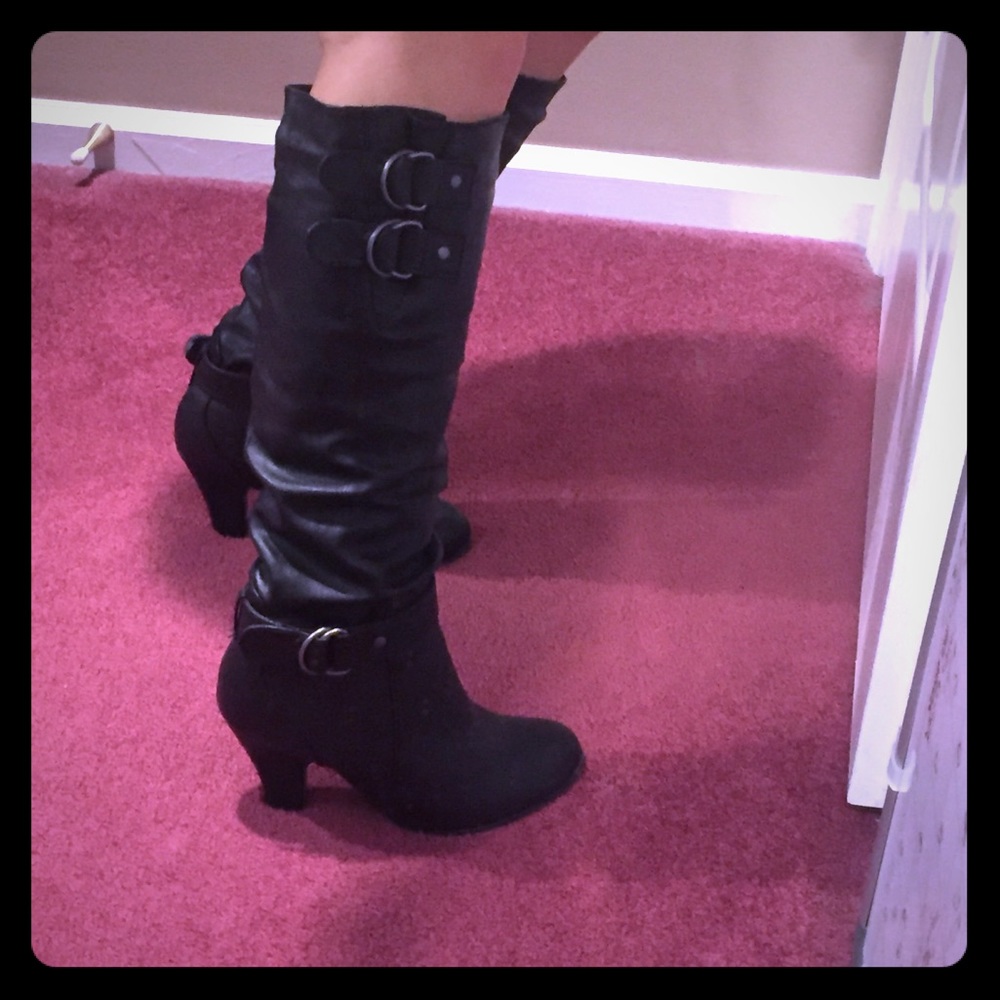 Ruched Black Leather heeled Boots w/ buckles