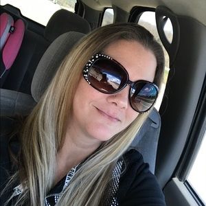 Meet your Posher, Karrie