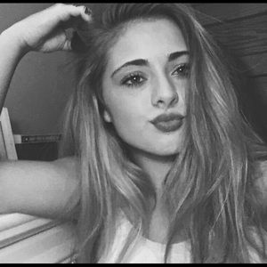 Meet your Posher, Holley