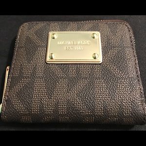 ❗️SALE⚡️ LOWEST PRICE❗️Michael Kors wallet
