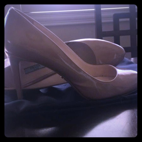 Prada nude heels - Picture 1 of 4