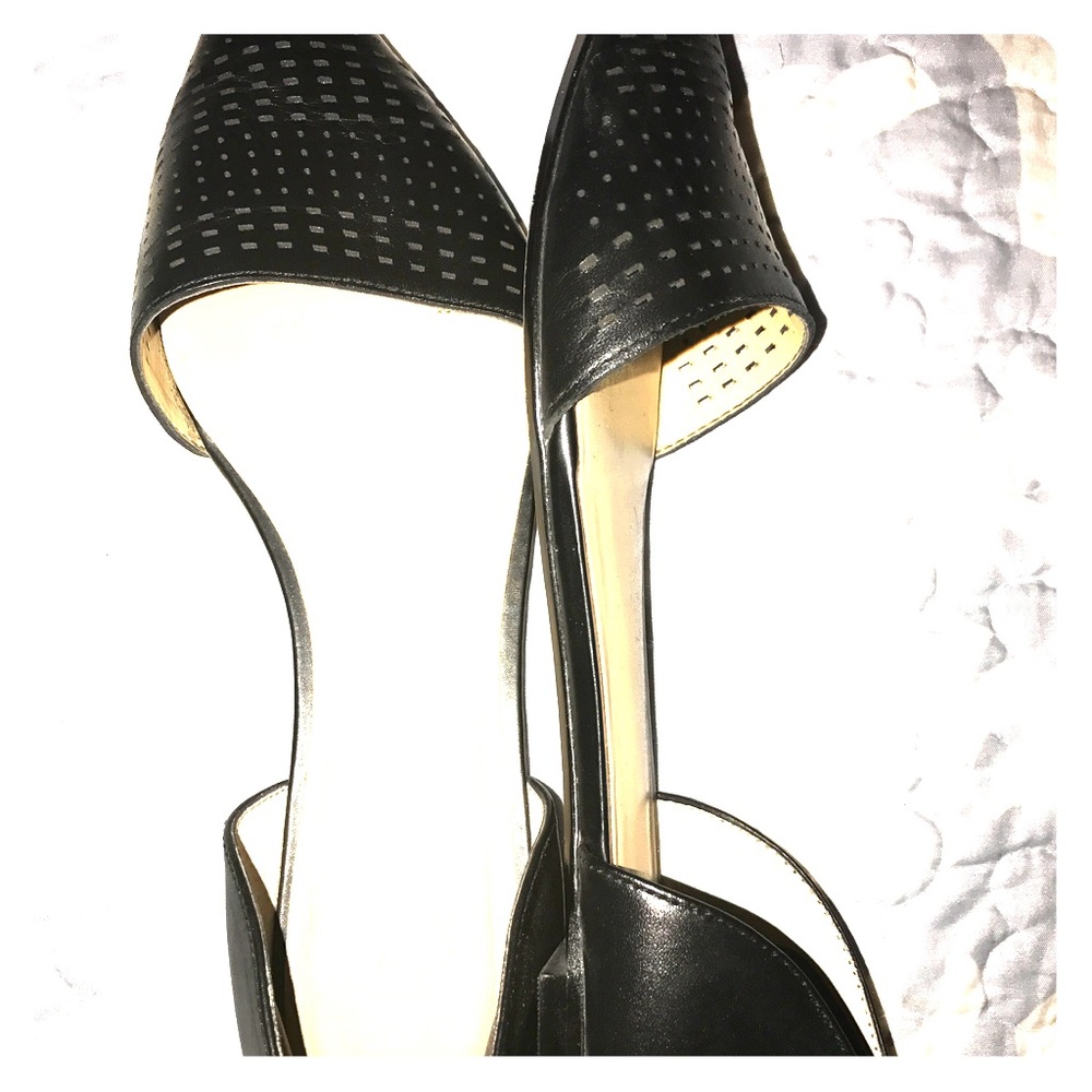 Ann Taylor toe flats in black