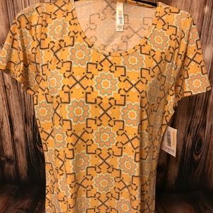 NWT LuLaRoe medium Classic T