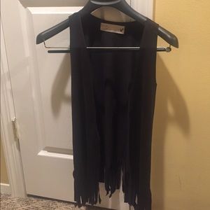 Vest with fringes