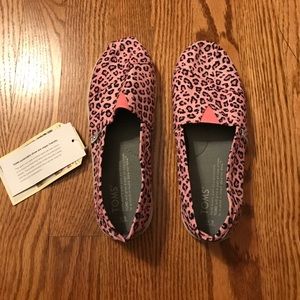 NWT Pink Cheetah Print Toms