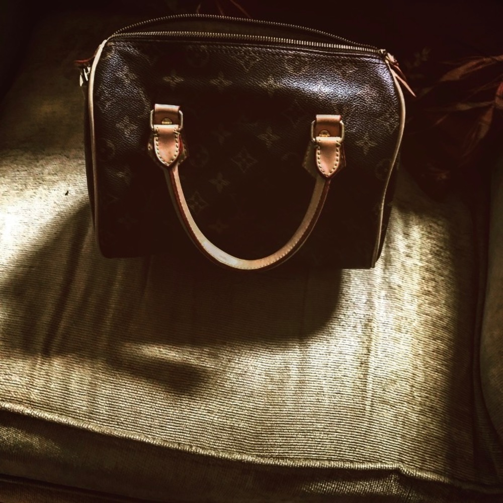 NON-AUTHENTIC LOUIS VUITTON HANDBAG