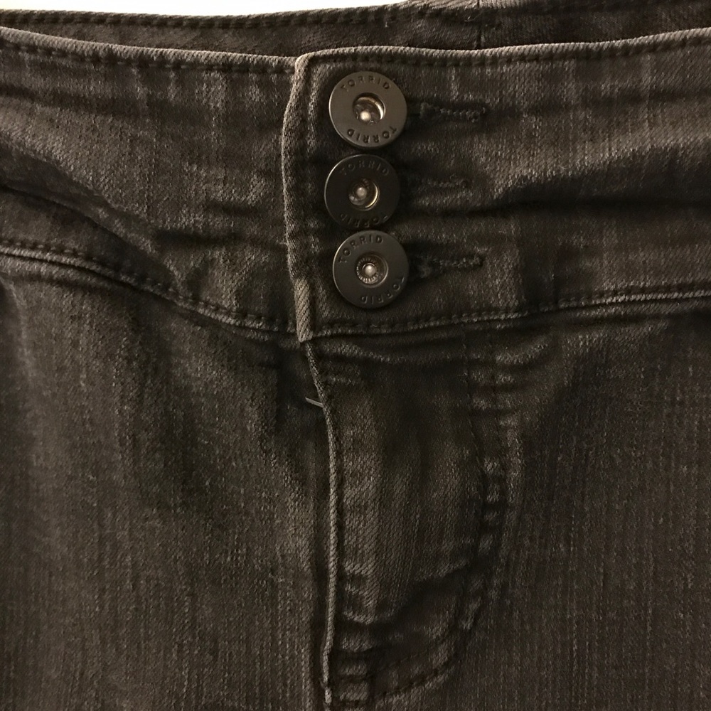 Torrid 18 short stretch black jeans