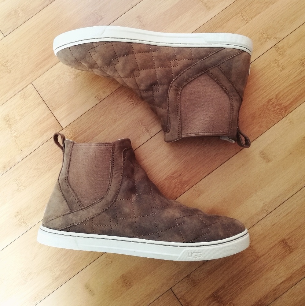 [ UGG ] Distressed Quilted UGGpure Lined High Tops