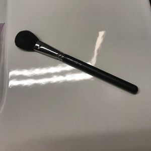 MAC make up brush 116 - used in great condition