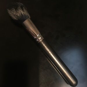 MAC make up brush - blush/highlighter
