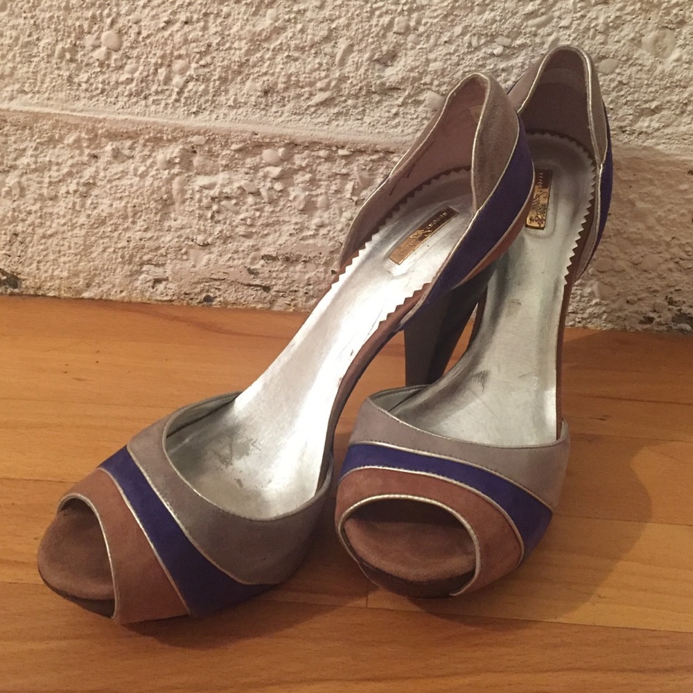 Tri-colored suede Report Signature heels