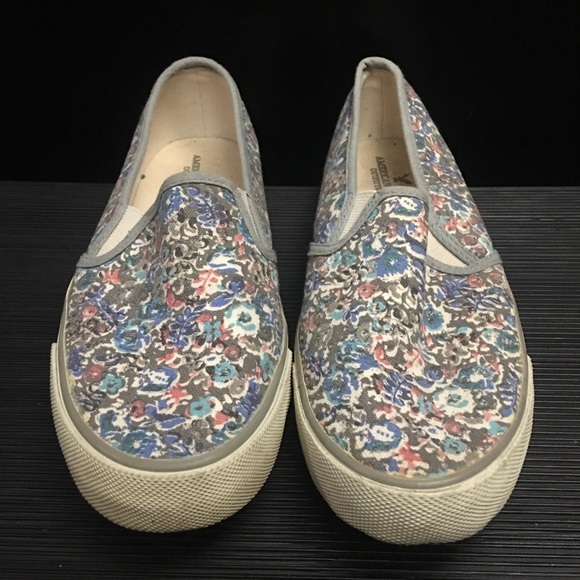 American Eagle Sneakers - Picture 1 of 5