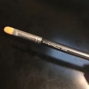 MAC make up brush - travel size