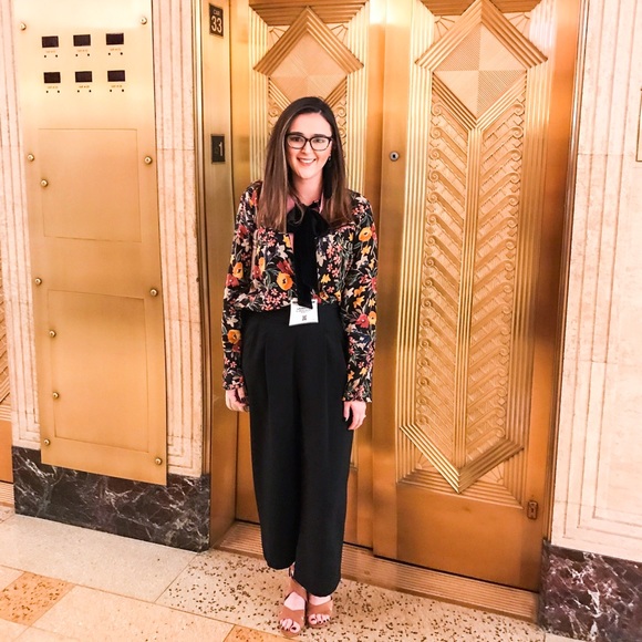 Meet your Posher, Lauren - Picture 2 of 2