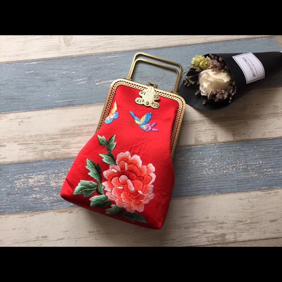Chinese style embroidered little purse