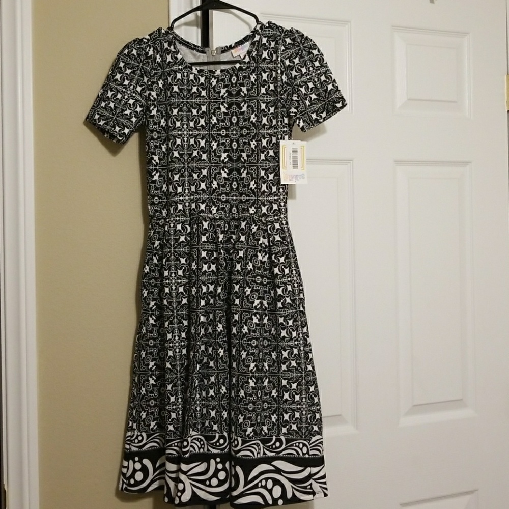 BNWT XS  Lularoe Amelia