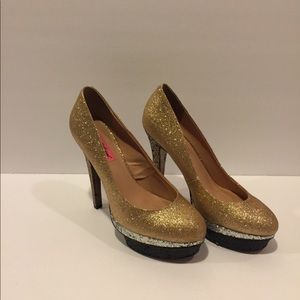 🛍 Betsey Johnson Platform heels size 8