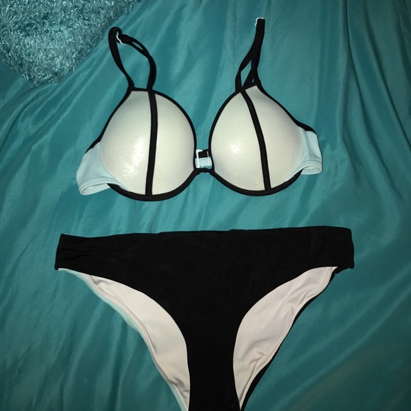❗️SOLD❗️VS PINK Super Cute Bikini Set - Picture 1 of 7