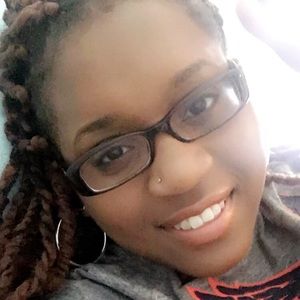 Meet your Posher, Halee