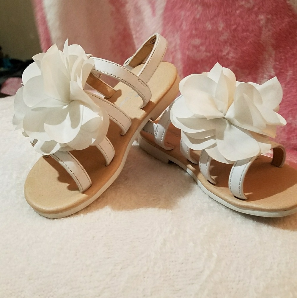 Little Girls jumping bean white sandals