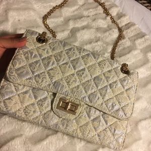 Beautiful cream and gold shoulder bag!