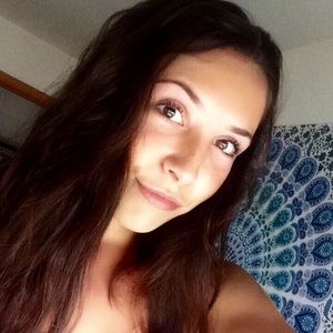 Meet your Posher, Madalyn
