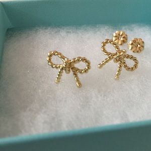 Tiffany & Co. 18 k Yellow Gold Bow Earrings