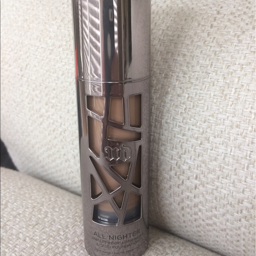 Urban Decay Alnighter Foundation
