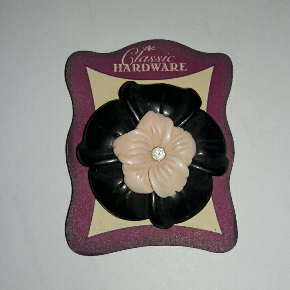 🆕 Classic Hardware Victorian style pin