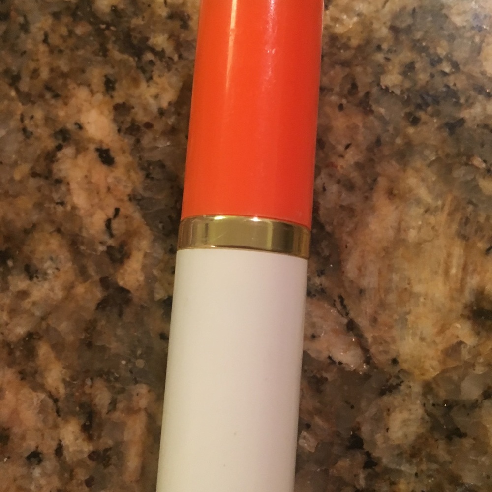 Estée Lauder long lasting lipstick rouge