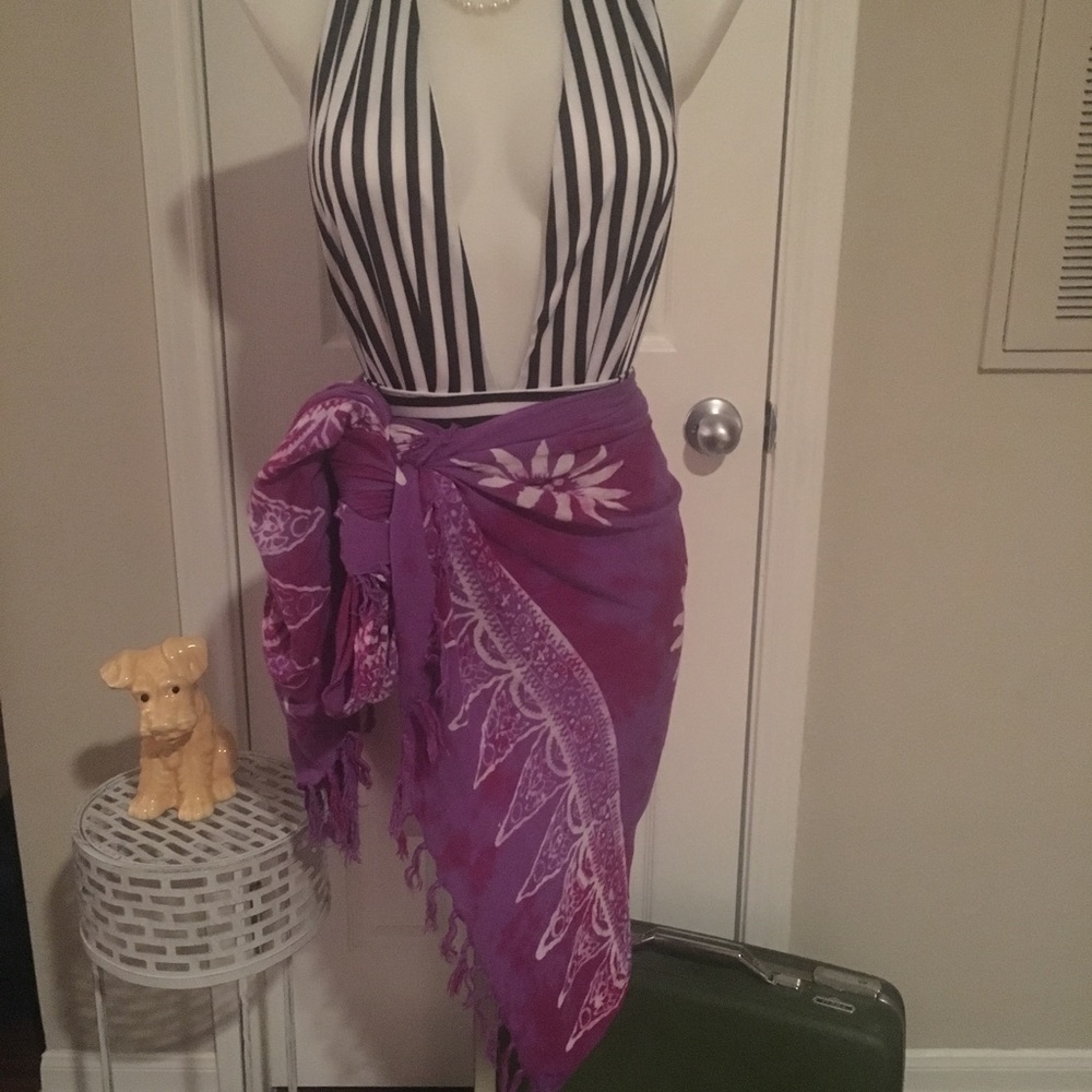 Purple & white beach wrap!