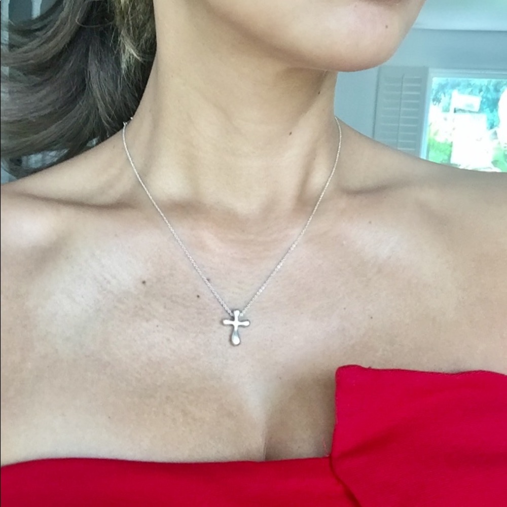 Tiffany & Co (Elsa Peretti Cross Pendant)